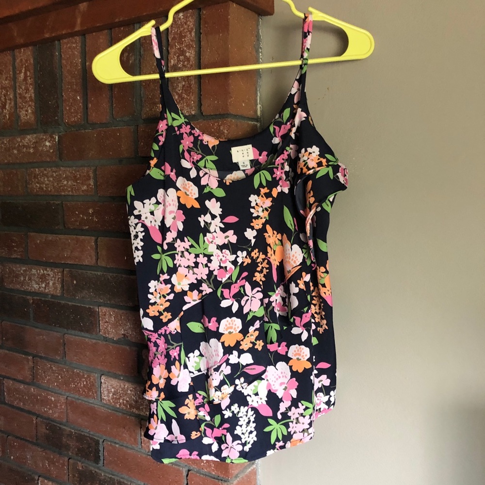 Like new! Sleeveless floral blouse